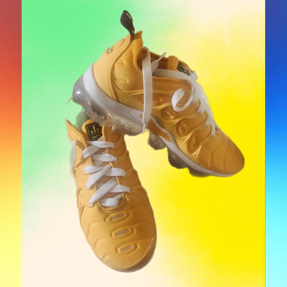 Nike Air Vapor Max "Go The Extra Smile" Womens Sneaker Size 7.5 - Picture 2 of 6